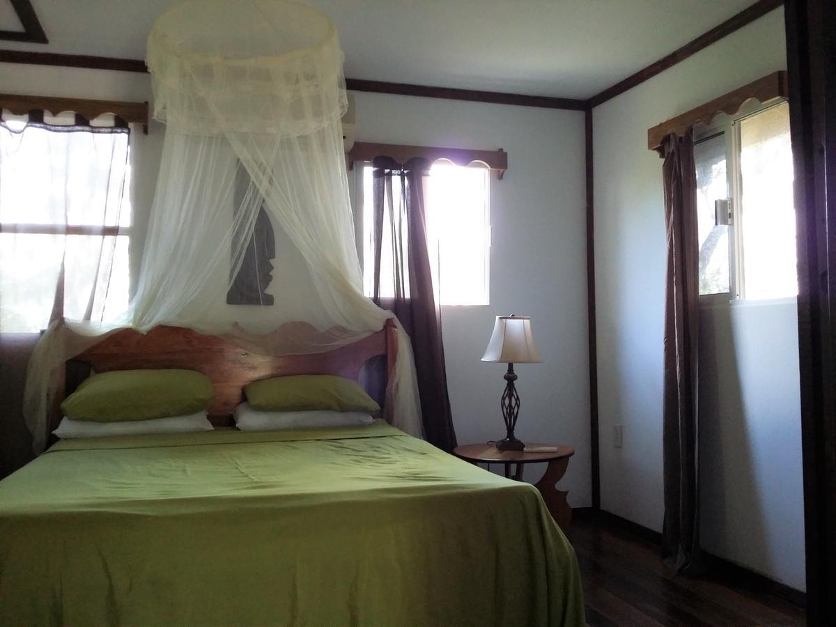 Hidden Haven Hostel Unitedville Exterior photo